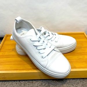 NWOT FINAL 💲White Platform Canvas Sneaker(7/8)